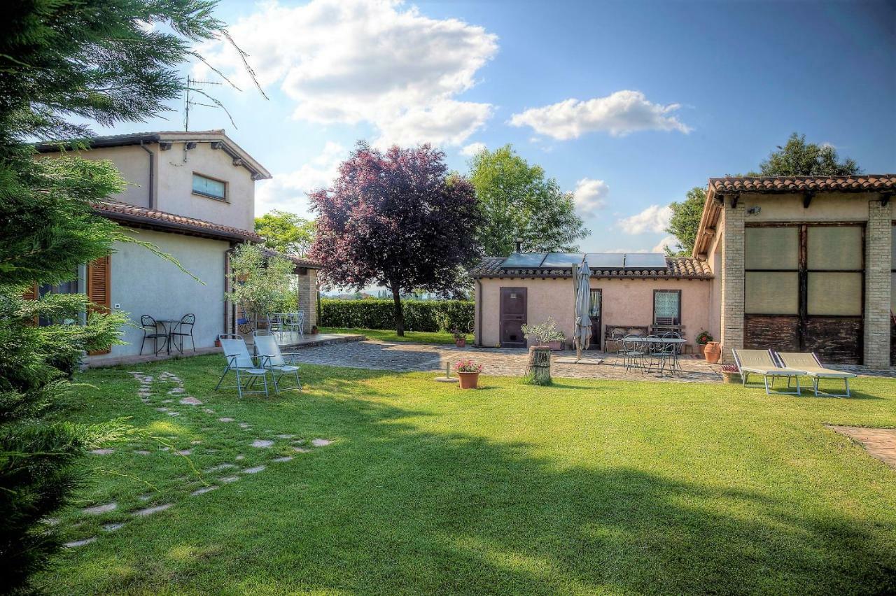 Maison d'hôtes Le Ghiande à Spello Extérieur photo